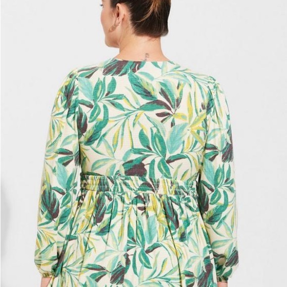 TORRID Floral Green Wrap Top 5X - Picture 4 of 7